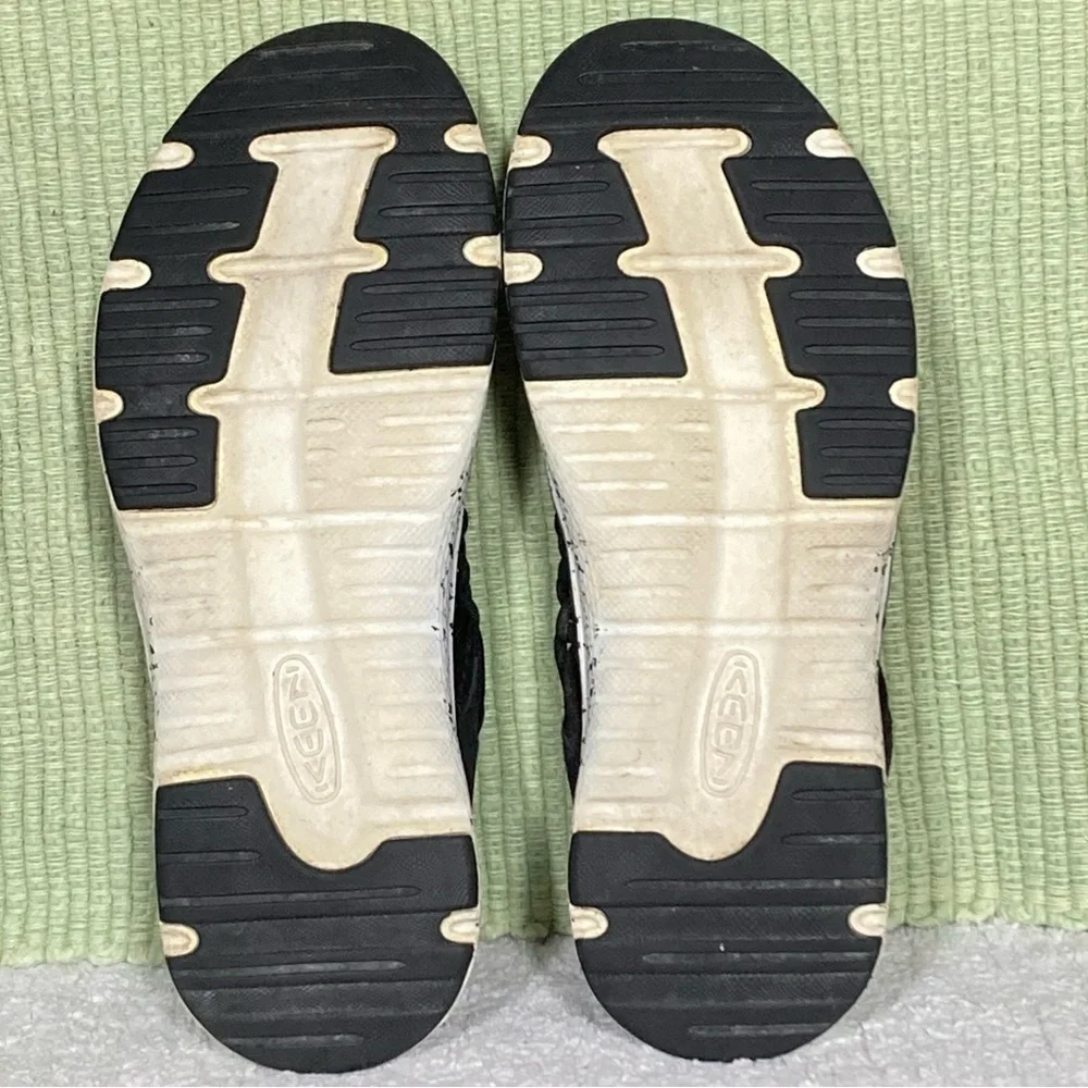 KEEN Youth Uneek Paracord String Black/White Athletic Running Shoes SZ US 4Y W6